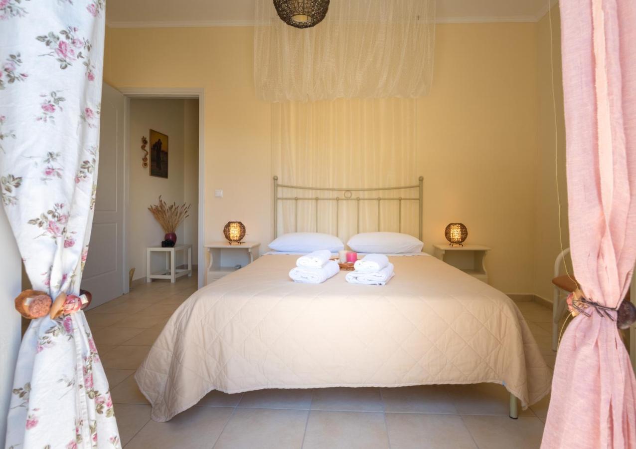 Avelia Pink Apartment Asprogerakata Екстериор снимка